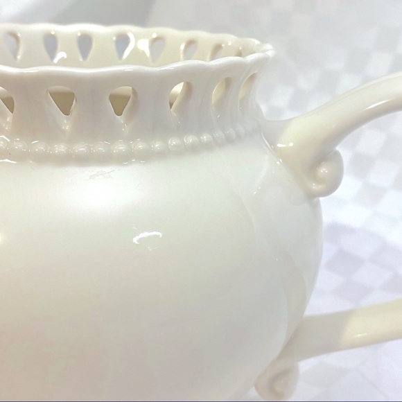 I. Godinger & Co. vintage round ivory teapot - Picture 6 of 10
